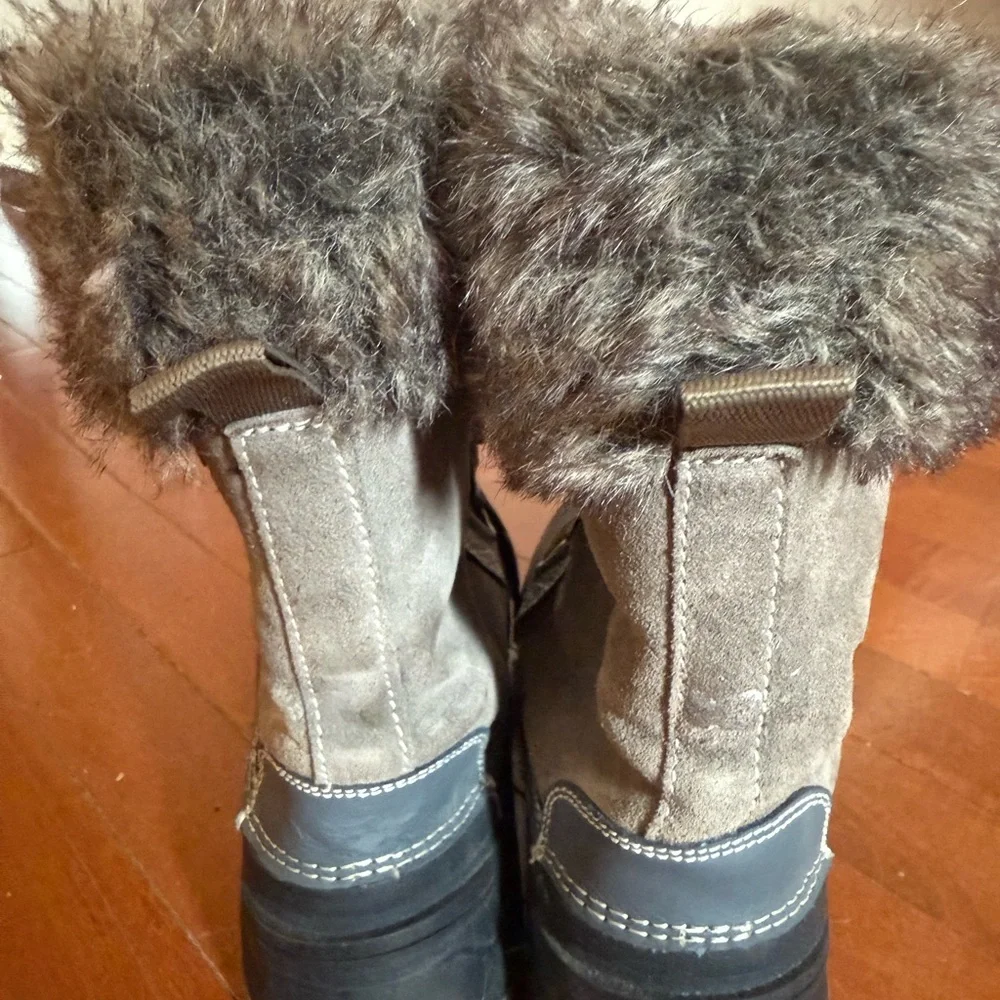 Khombu  womens winter boot size 9
